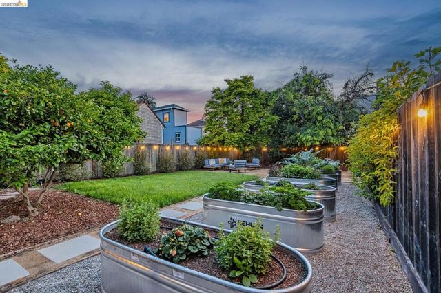 6521 Dover St, Berkeley, CA 94703