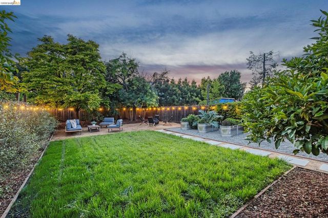 6521 Dover St, Berkeley, CA 94703