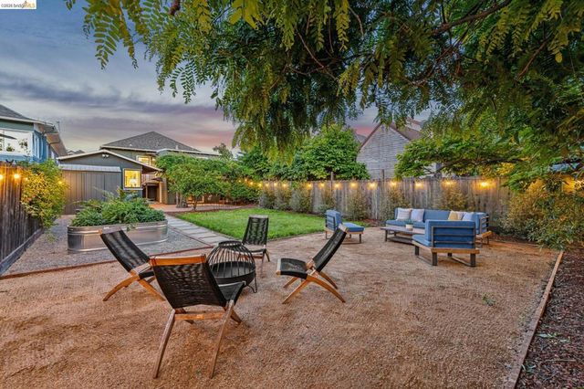6521 Dover St, Berkeley, CA 94703