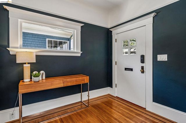6521 Dover St, Berkeley, CA 94703