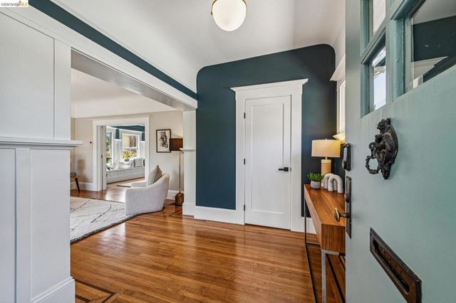 6521 Dover St, Berkeley, CA 94703