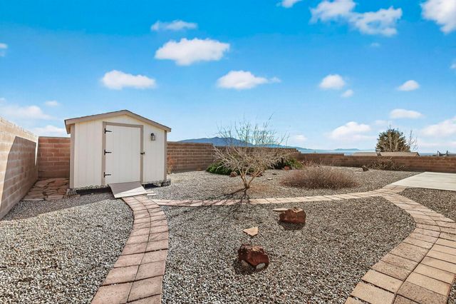 5913 Chaco Loop NE, Rio Rancho, NM 87144