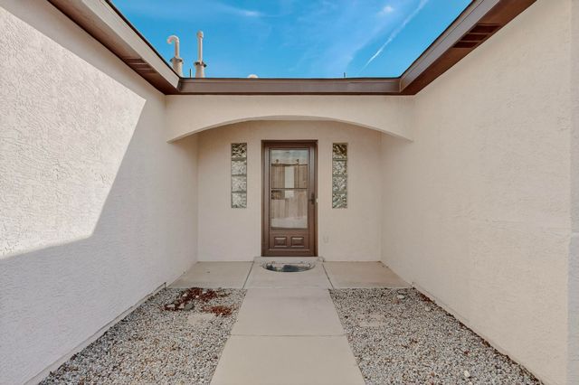 5913 Chaco Loop NE, Rio Rancho, NM 87144