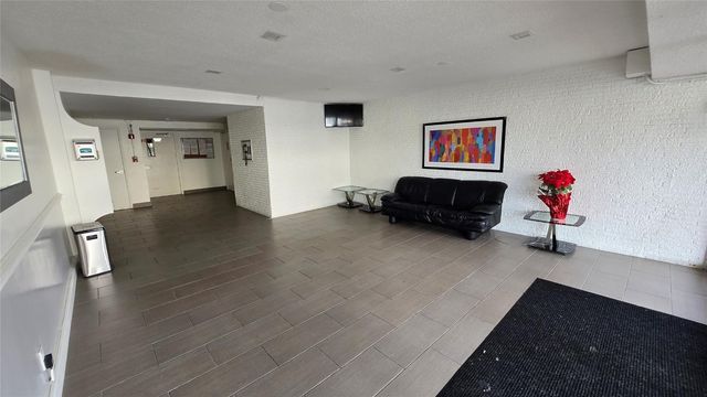 16800 NE 15th Avenue 209, North Miami Beach, FL 33162