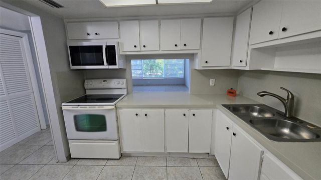 16800 NE 15th Avenue 209, North Miami Beach, FL 33162