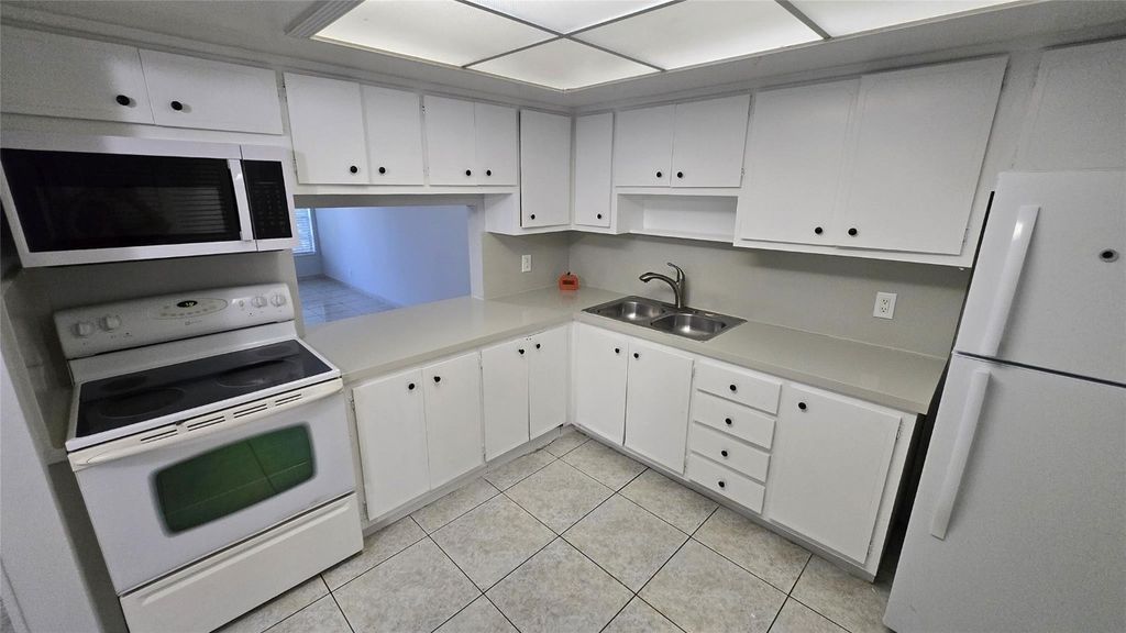 16800 NE 15th Avenue 209, North Miami Beach, FL 33162