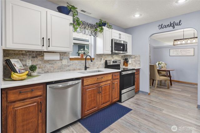 14 Canary Court, Longview, WA 98632