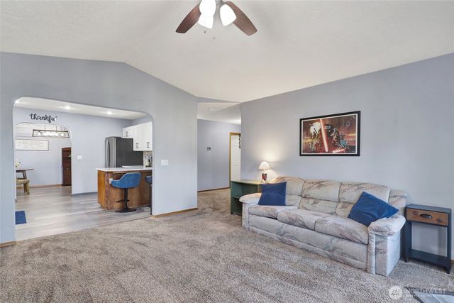 14 Canary Court, Longview, WA 98632
