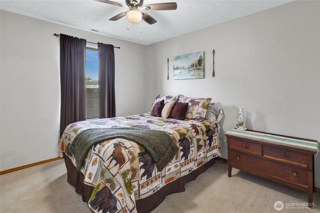 14 Canary Court, Longview, WA 98632