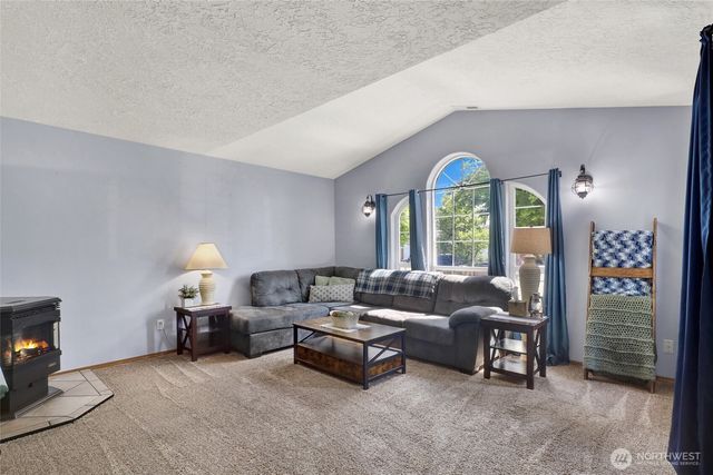 14 Canary Court, Longview, WA 98632