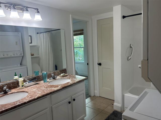 4001 NE 14th Avenue, Oakland Park, FL 33334