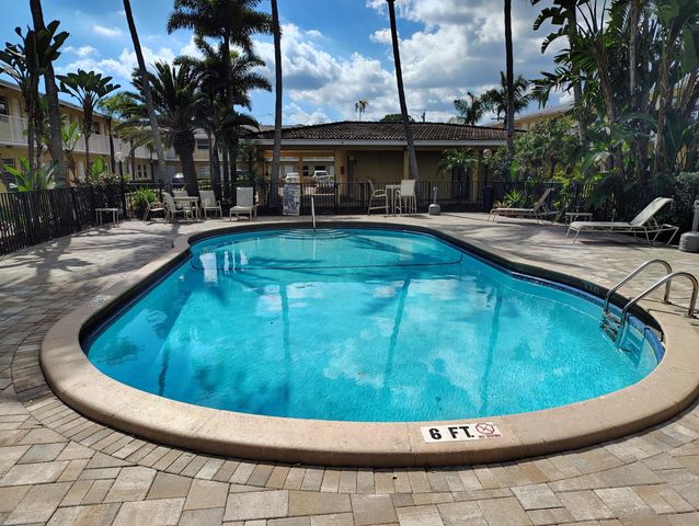 4001 NE 14th Avenue, Oakland Park, FL 33334