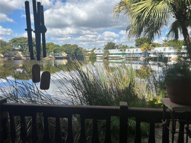 4001 NE 14th Avenue, Oakland Park, FL 33334