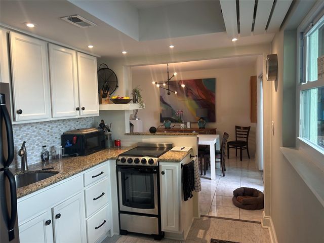 4001 NE 14th Avenue, Oakland Park, FL 33334