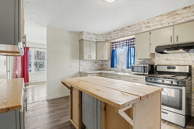 815 Meridian Street, Mishawaka, IN 46544