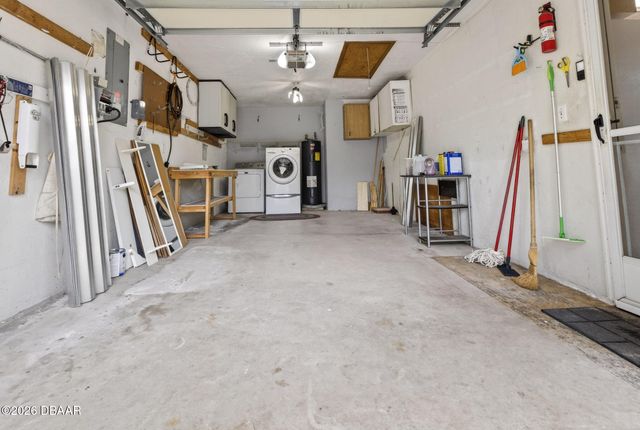 1054 W Samms Avenue, Port Orange, FL 32129