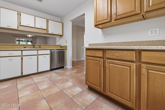 1054 W Samms Avenue, Port Orange, FL 32129