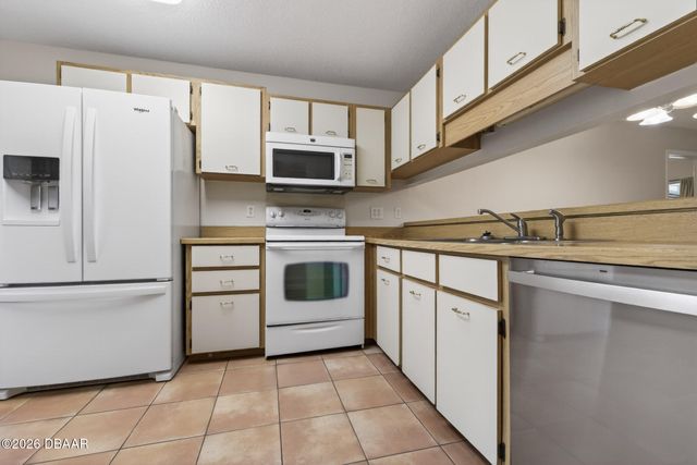 1054 W Samms Avenue, Port Orange, FL 32129