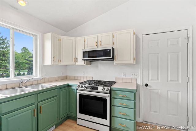 6274 Derek Drive, Hudsonville, MI 49426