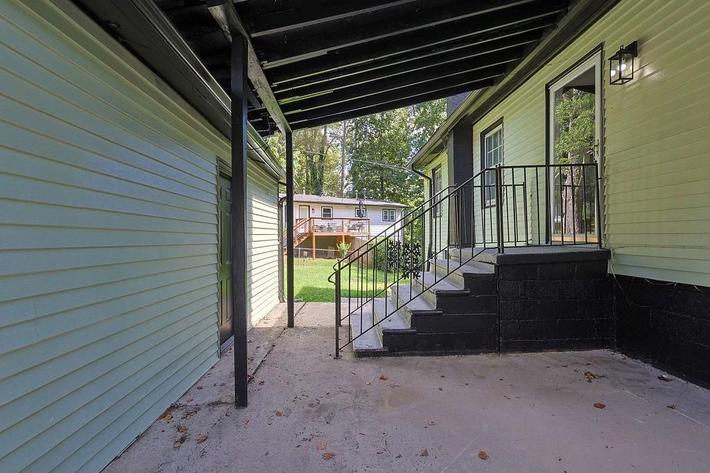 Image 10 of property listing at 3029 Flamingo Drive, Decatur, GA 30033