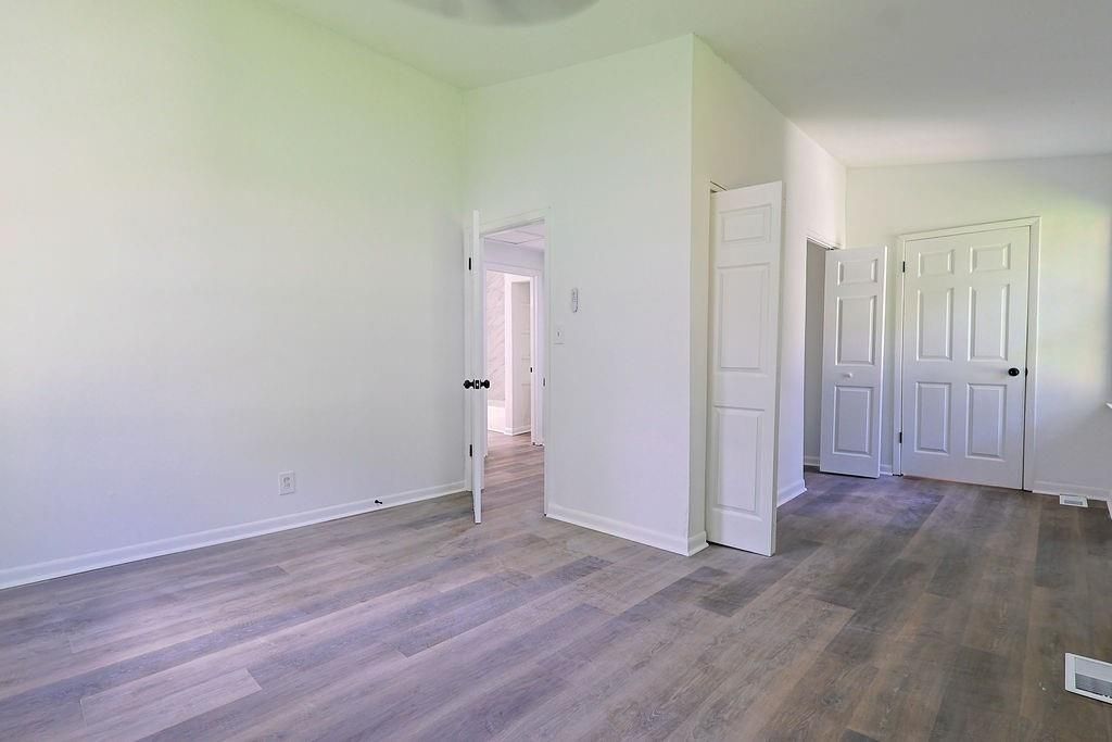Image 12 of property listing at 3029 Flamingo Drive, Decatur, GA 30033