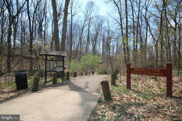 3207 CIRCLE HILL RD, Alexandria, VA 22305