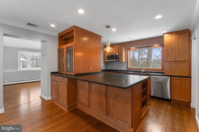 3207 CIRCLE HILL RD, Alexandria, VA 22305