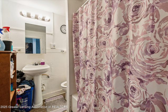 611 N Pine Street, Lansing, MI 48933