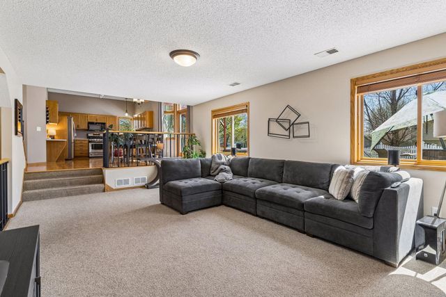 6115 Dufferin Drive, Savage, MN 55378