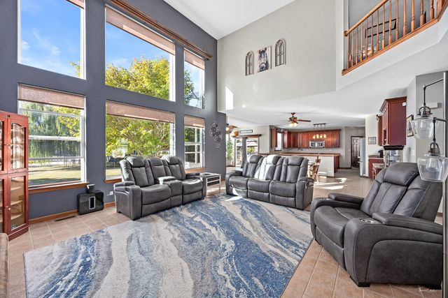 555 Litchfield Way, Oswego, IL 60543