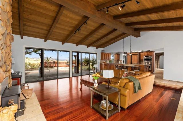 15735 Highland Valley Road, Escondido, CA 92025