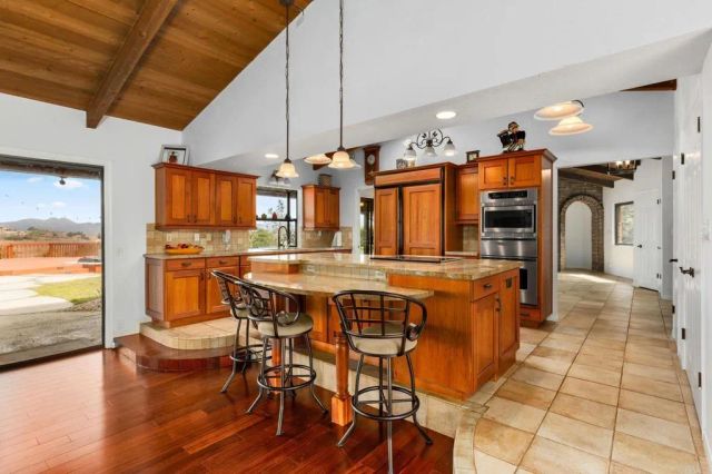 15735 Highland Valley Road, Escondido, CA 92025