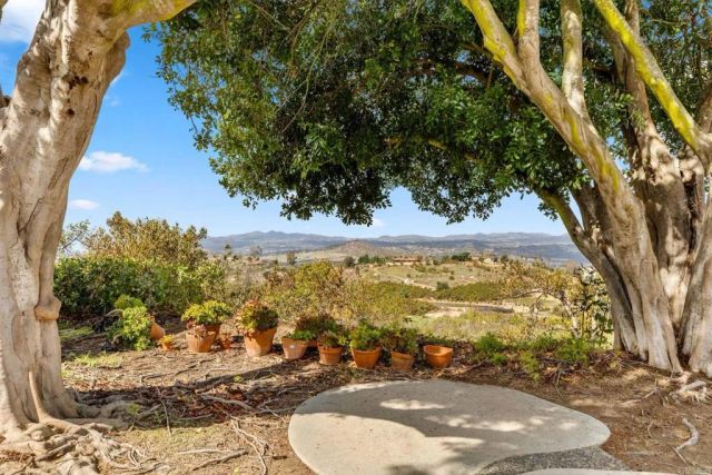 15735 Highland Valley Road, Escondido, CA 92025
