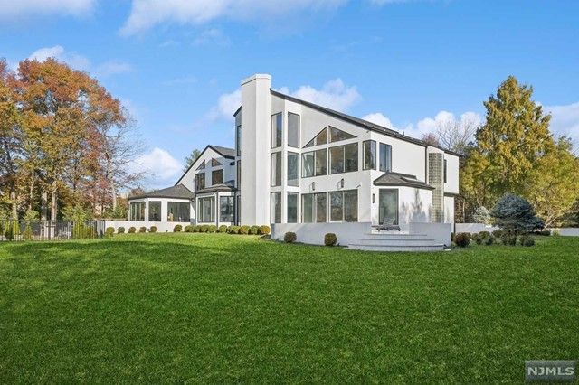 23 Rio Vista Drive, Alpine, NJ 07620