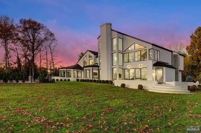 23 Rio Vista Drive, Alpine, NJ 07620