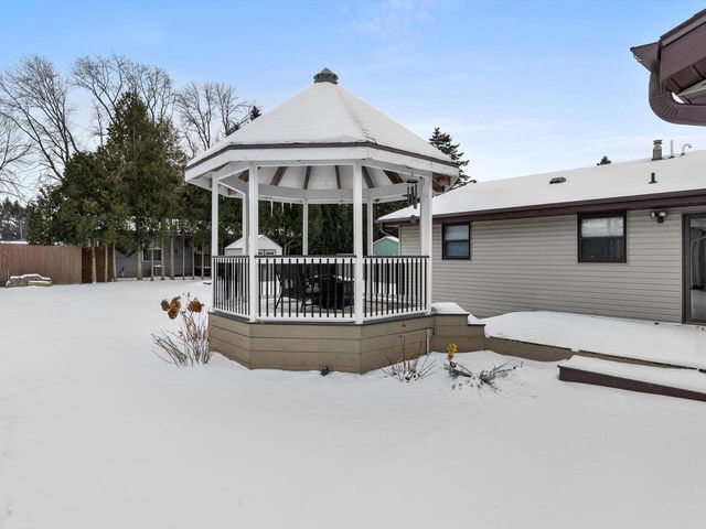 1209 E Thomas STREET, Manitowoc, WI 54220