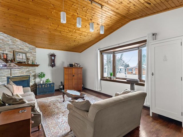 1209 E Thomas STREET, Manitowoc, WI 54220