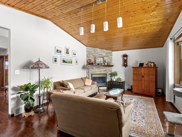 1209 E Thomas STREET, Manitowoc, WI 54220