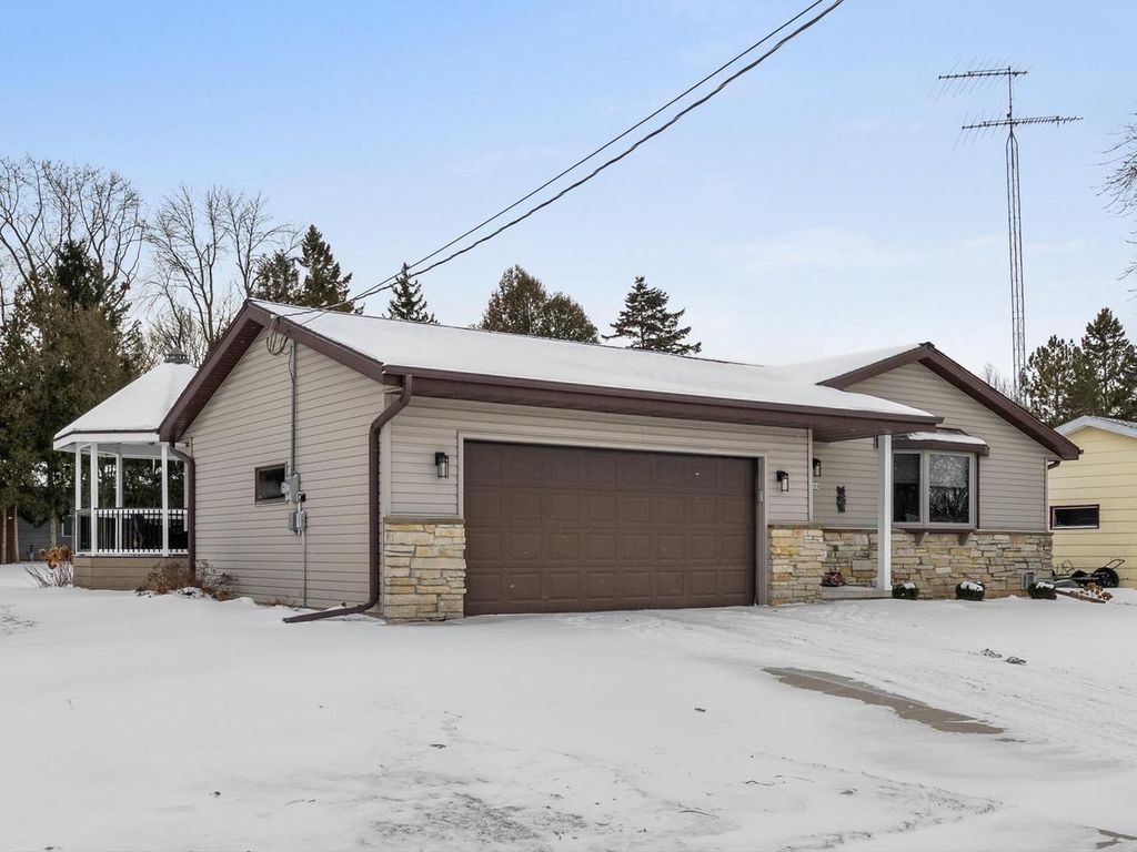 1209 E Thomas STREET, Manitowoc, WI 54220