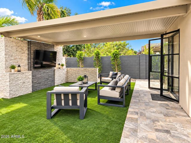 2362 W REMINGTON Drive, Chandler, AZ 85286