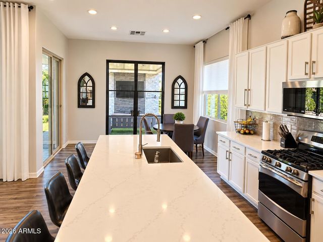 2362 W REMINGTON Drive, Chandler, AZ 85286