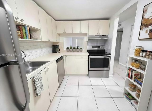 9970 SW 88th St 914-9, Miami, FL 33176