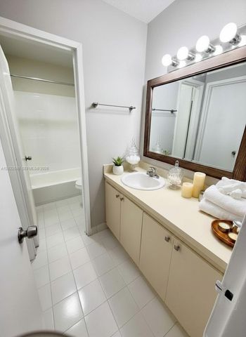 9970 SW 88th St 914-9, Miami, FL 33176