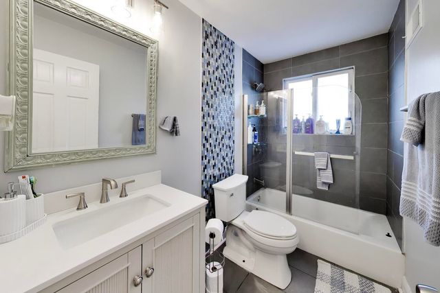 1609 S Cumberland Avenue, Park Ridge, IL 60068