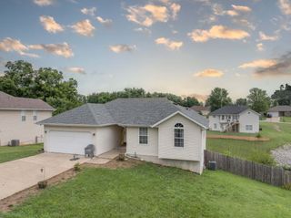 4511 West University Street, Springfield, MO 65802