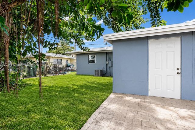 1408 NW 9th Ave, Fort Lauderdale, FL 33311