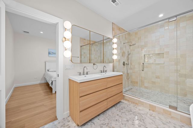 4437 N Whipple Street, Chicago, IL 60625