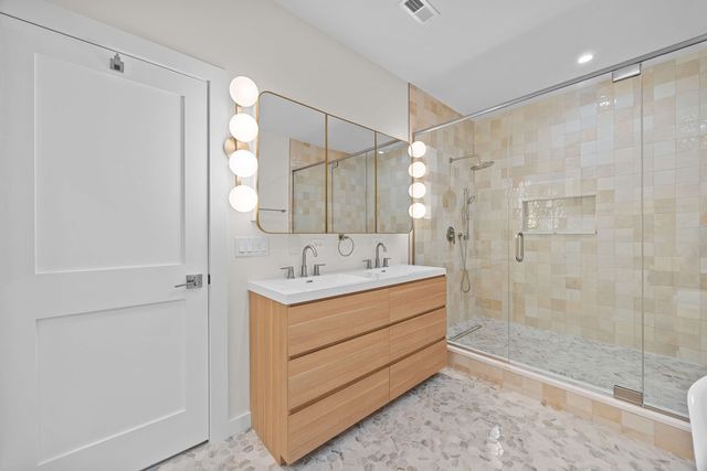 4437 N Whipple Street, Chicago, IL 60625