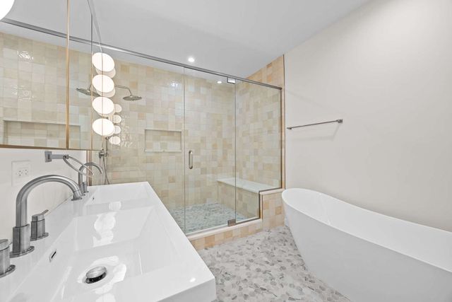 4437 N Whipple Street, Chicago, IL 60625