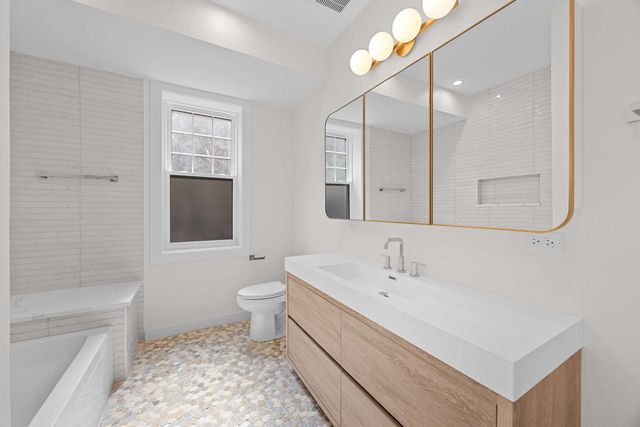 4437 N Whipple Street, Chicago, IL 60625